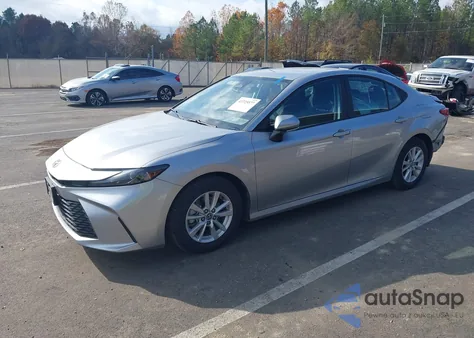 2025 Toyota Camry Le z USA, uszkodzony, nr VIN 4T1DAACK8SU516938